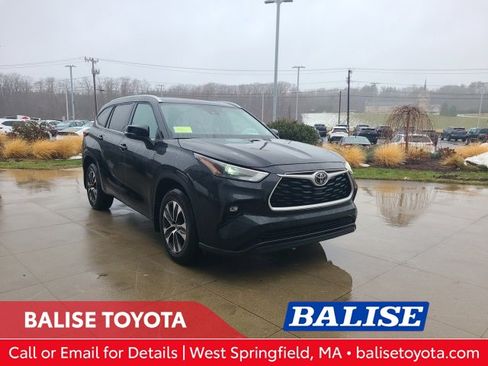 Used 2024 Toyota Highlander XLE image 1