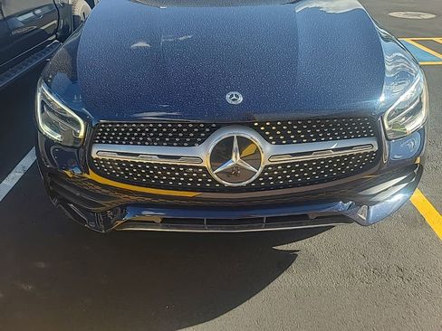 Used 2022 Mercedes-Benz GLC 300 image 2