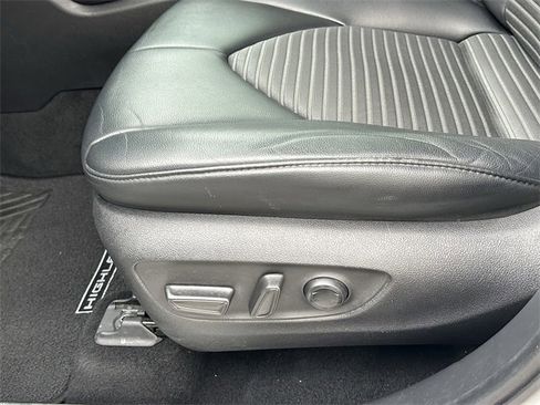 Used 2021 Toyota Highlander XSE image 26