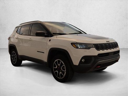 Used 2024 Jeep Compass Trailhawk AWD/4WD image 7