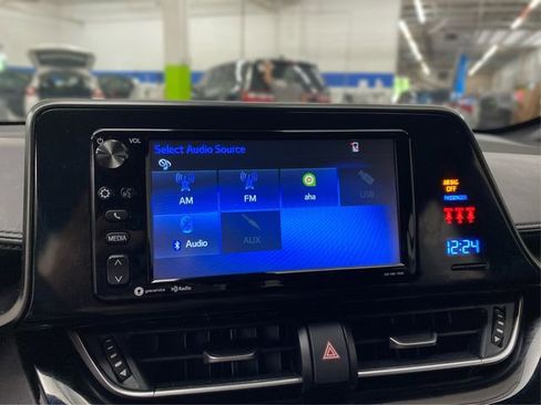 Used 2018 Toyota C-HR XLE FWD image 28