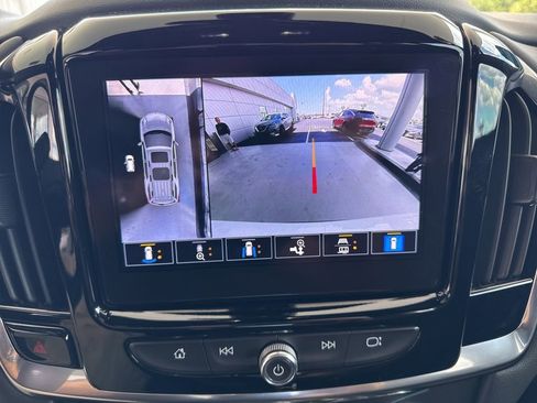 Used 2023 Chevrolet Traverse RS image 34