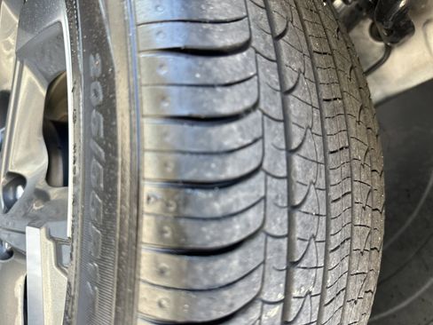 Used 2024 Hyundai Venue Limited image 8