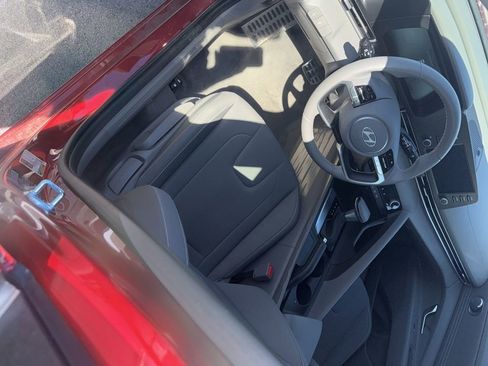 Used 2025 Hyundai Elantra Sport image 3