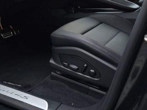 New 2025 Porsche Macan 4S Electric image 16