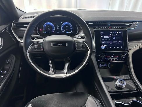 Used 2022 Jeep Grand Cherokee Altitude image 3