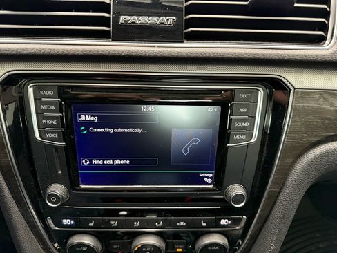 Used 2018 Volkswagen Passat 2.0T SE image 32