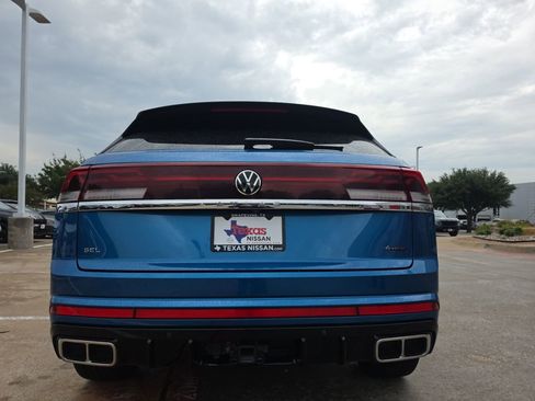 Used 2024 Volkswagen Atlas Cross Sport SEL R-Line AWD/4WD image 6