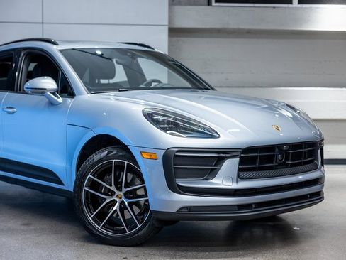 Certified 2025 Porsche Macan image 15