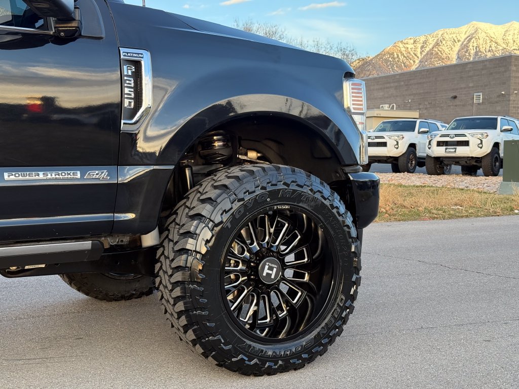 Used 2021 Ford F350 Platinum AWD/4WD image 4