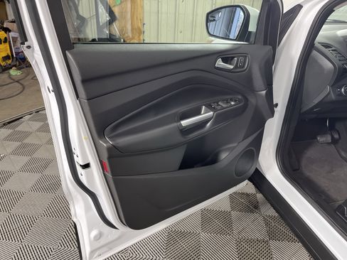 Used 2019 Ford Escape SE image 16