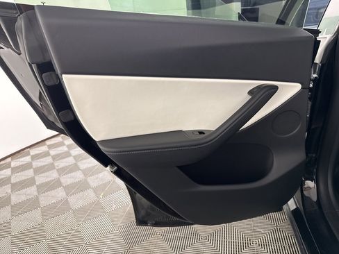 Used 2021 Tesla Model Y Long Range image 18