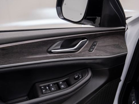 Used 2024 Jeep Grand Cherokee L Limited w/ Black Appearance Package image 14