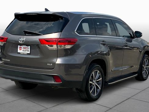 Used 2017 Toyota Highlander XLE image 12