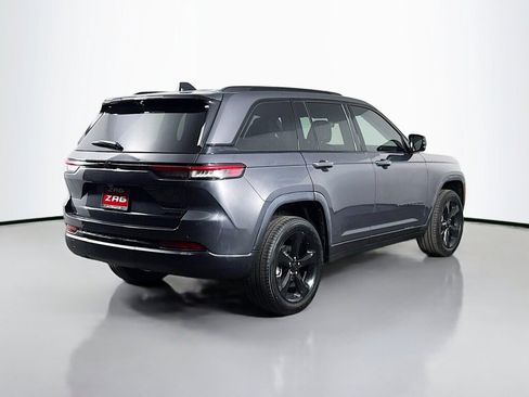 Used 2025 Jeep Grand Cherokee Limited w/ Luxury Tech Group II RWD image 5