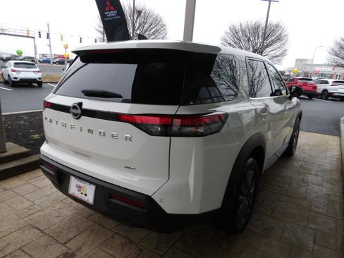 Certified 2024 Nissan Pathfinder S image 7