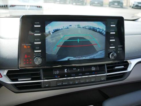 Certified 2024 Toyota Sienna XLE FWD image 22
