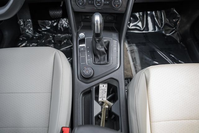 Used 2020 Volkswagen Tiguan SE w/ Panoramic Sunroof Package AWD/4WD image 19