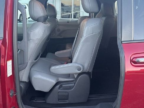 Used 2023 Toyota Sienna XLE image 19
