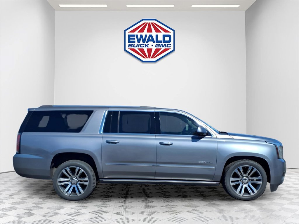 Certified 2020 GMC Yukon XL Denali w/ Denali Ultimate Package AWD/4WD image 3