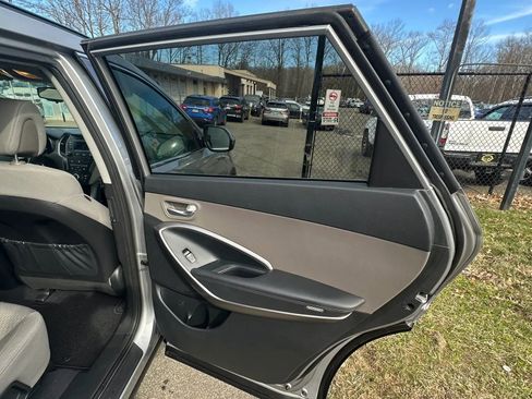 Used 2014 Hyundai Santa Fe GLS image 28