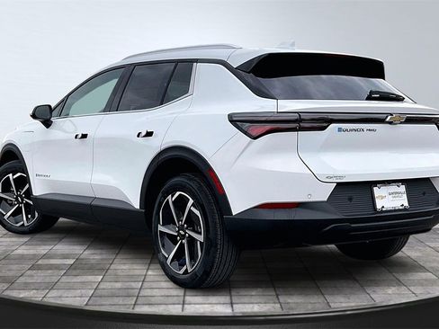 New 2026 Chevrolet Equinox EV LT image 3