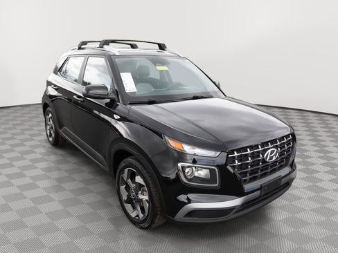 Used 2023 Hyundai Venue SEL FWD image 3