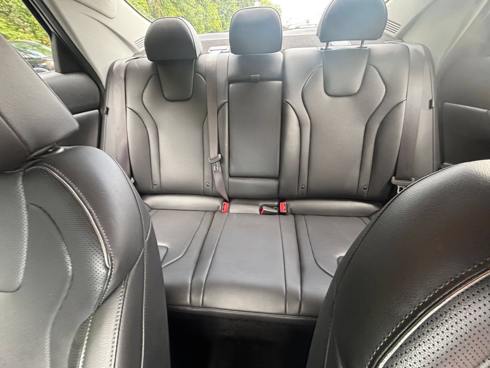 Used 2025 Hyundai Elantra Limited FWD image 34