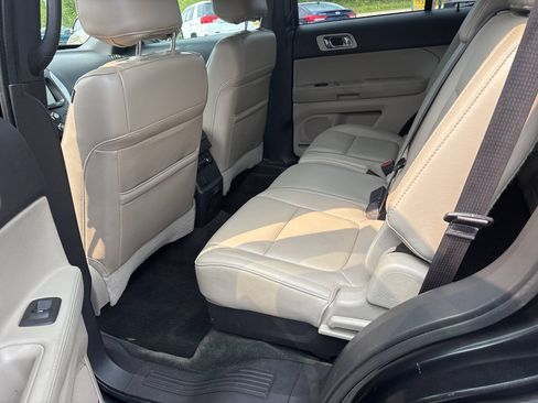 Used 2014 Ford Explorer XLT w/ Equipment Group 202A AWD/4WD image 7