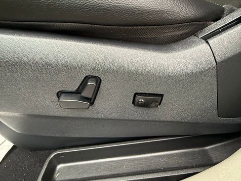 Used 2020 Dodge Grand Caravan SXT image 25