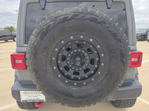 Used 2018 Jeep Wrangler Unlimited Rubicon AWD/4WD image 24