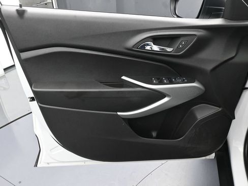 Used 2025 Chevrolet Trax LS FWD image 12