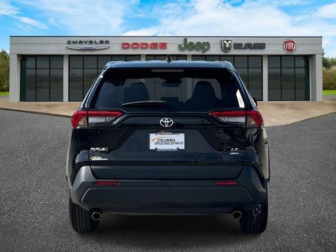 Used 2024 Toyota RAV4 LE AWD/4WD image 5