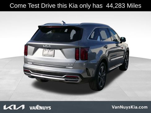 Used 2023 Kia Sorento SX Prestige w/ Panoramic Sunroof Package image 2