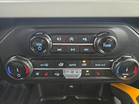 Used 2022 Ford Bronco Badlands image 4