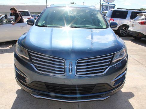 Used 2018 Lincoln MKC Premiere FWD image 2