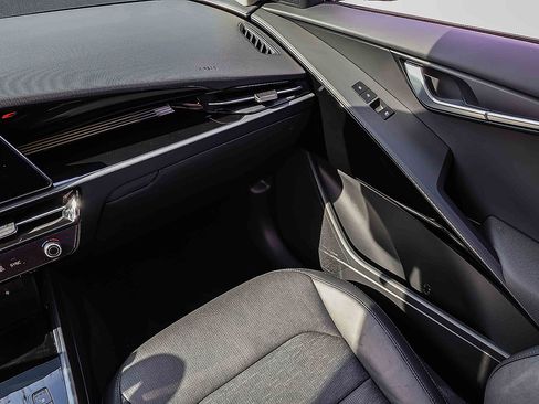 Certified 2024 Kia Niro Wave image 17