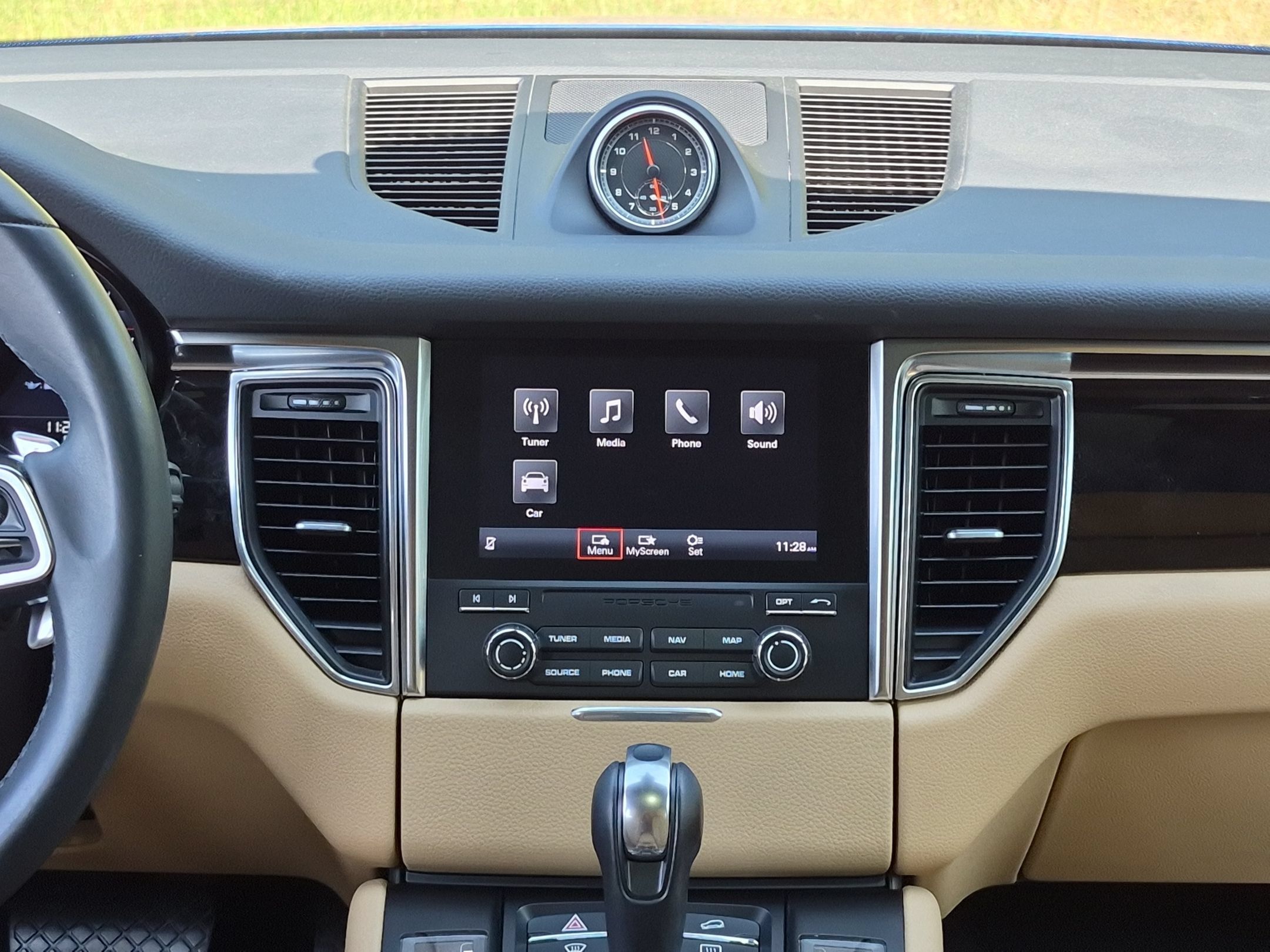 Certified 2018 Porsche Macan AWD/4WD image 12