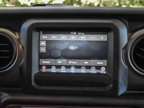 Used 2022 Jeep Gladiator Willys image 13