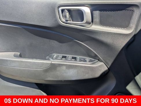 Used 2025 Hyundai Venue SEL FWD image 11