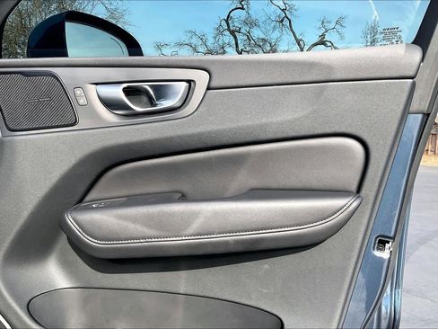 Used 2023 Volvo XC60 T8 Plus image 27