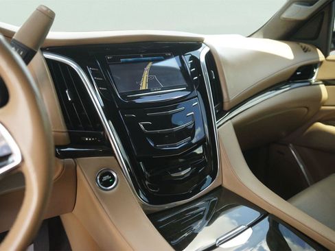 Used 2020 Cadillac Escalade ESV Platinum AWD/4WD image 29
