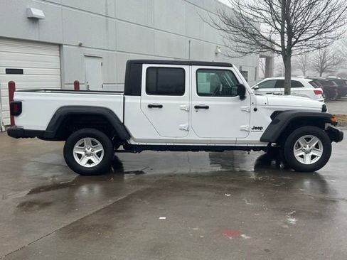 Used 2023 Jeep Gladiator Sport image 9