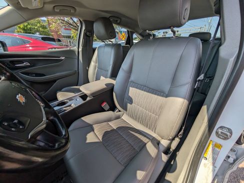 Used 2019 Chevrolet Impala LT FWD image 16