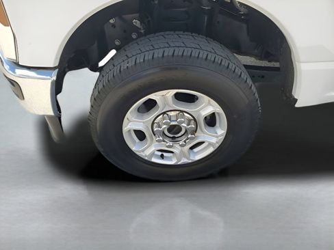 Used 2025 Ford F250 XLT image 43