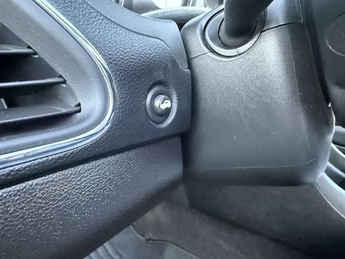 Used 2012 Chrysler 200 Touring FWD image 21