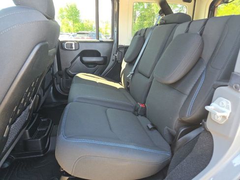 Used 2021 Jeep Wrangler Unlimited Rubicon 4xe w/ Cold Weather Group AWD/4WD image 18