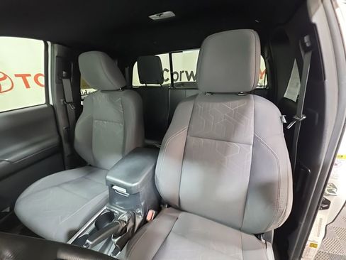 Used 2017 Toyota Tacoma TRD Sport w/ Exterior Package image 20