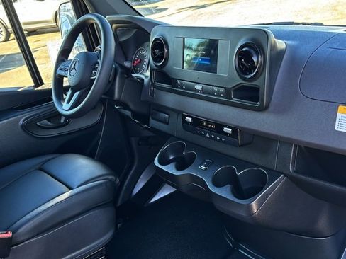 Used 2024 Mercedes-Benz Sprinter 3500 image 26