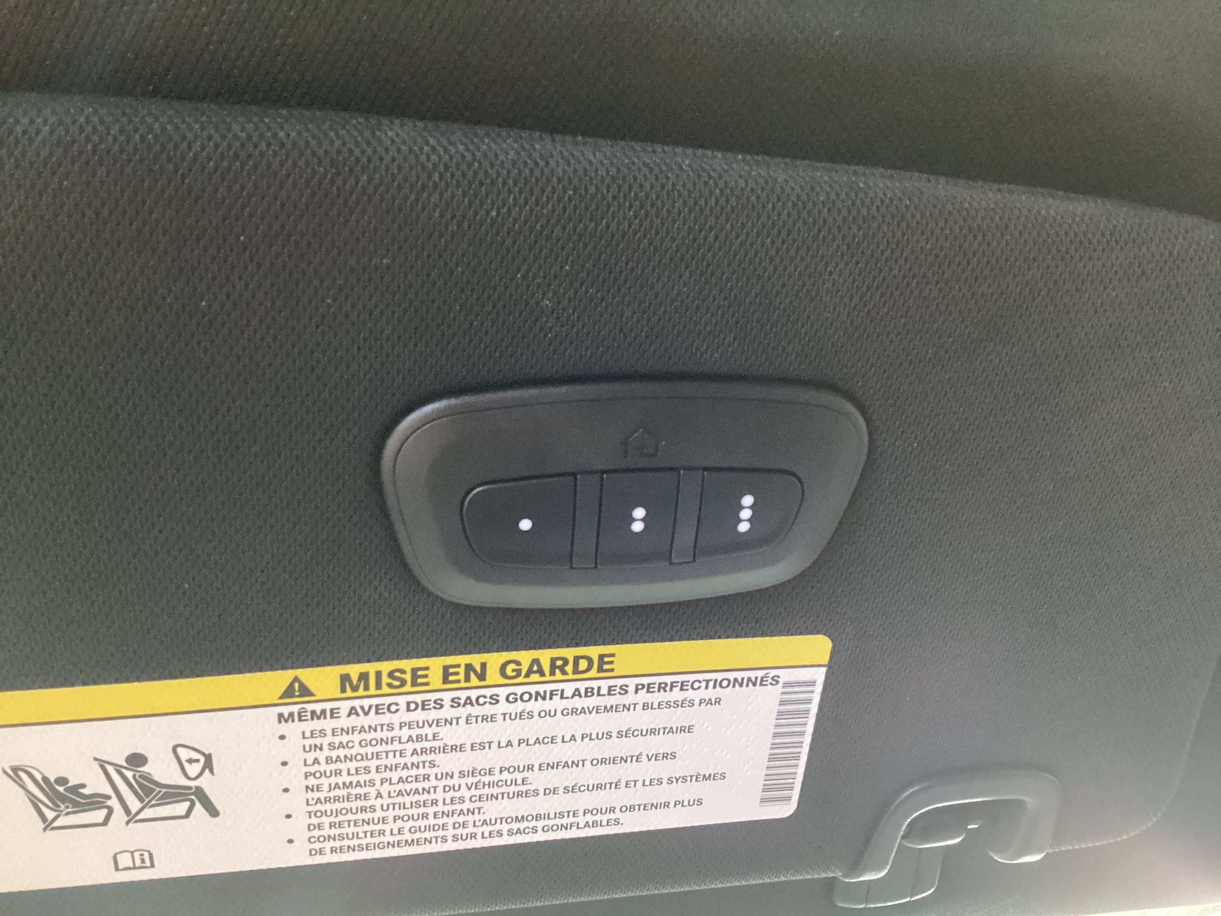 Used 2025 Chrysler Pacifica Limited FWD image 21